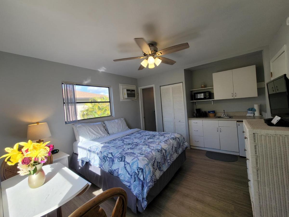 Hideaway Waterfront Resort Cape Coral Exterior foto