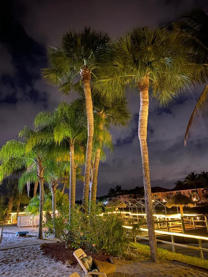 Hideaway Waterfront Resort Cape Coral Exterior foto