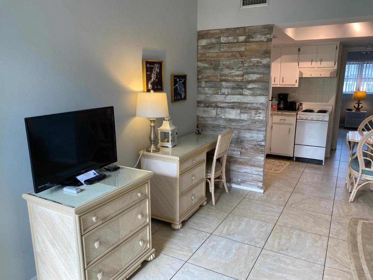 Hideaway Waterfront Resort Cape Coral Exterior foto