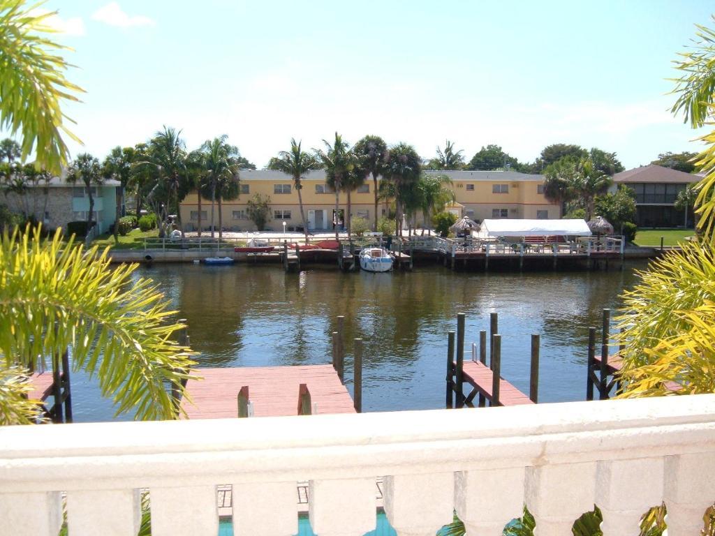 Hideaway Waterfront Resort Cape Coral Exterior foto