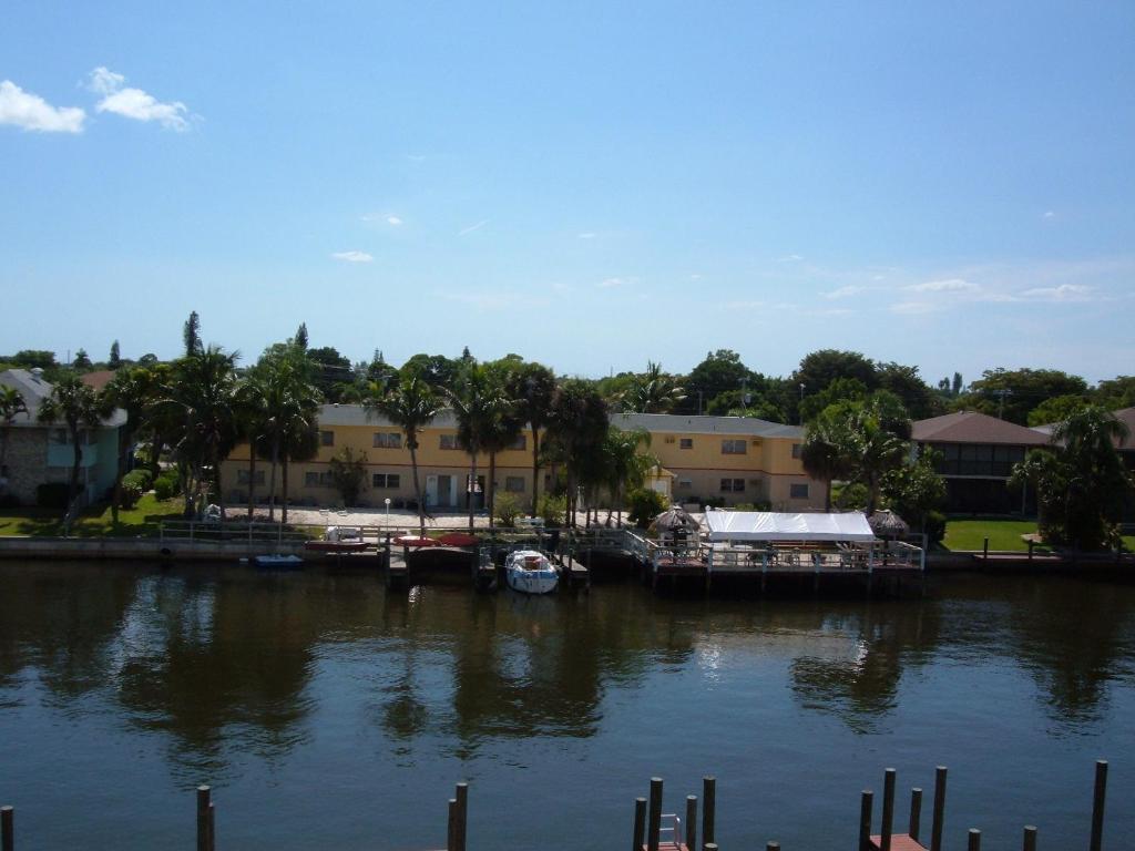 Hideaway Waterfront Resort Cape Coral Exterior foto