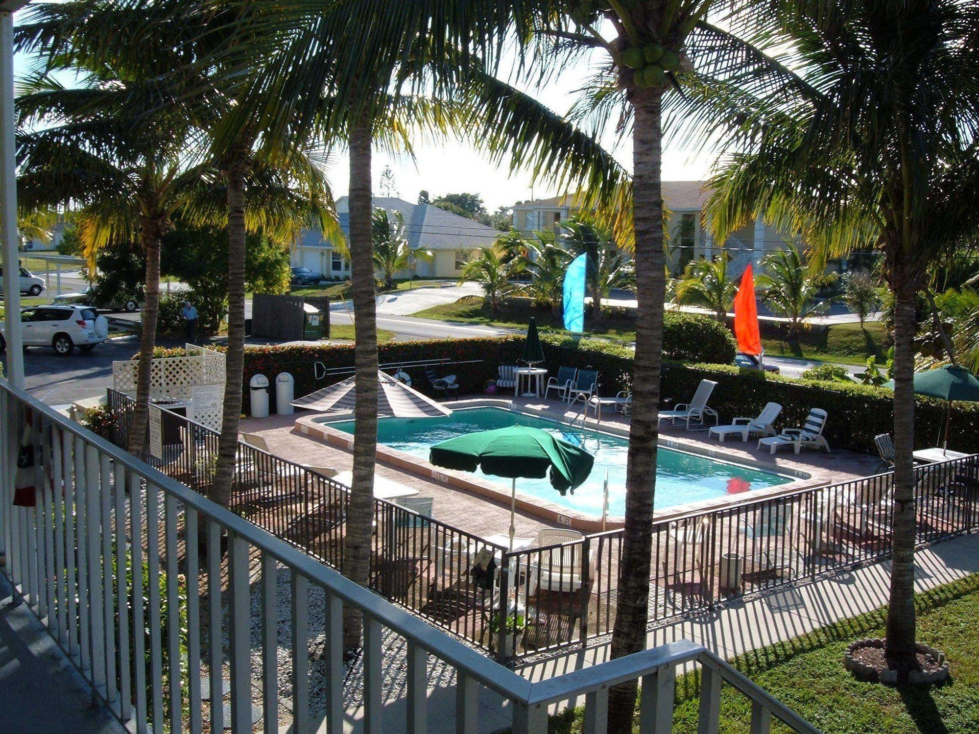 Hideaway Waterfront Resort Cape Coral Exterior foto
