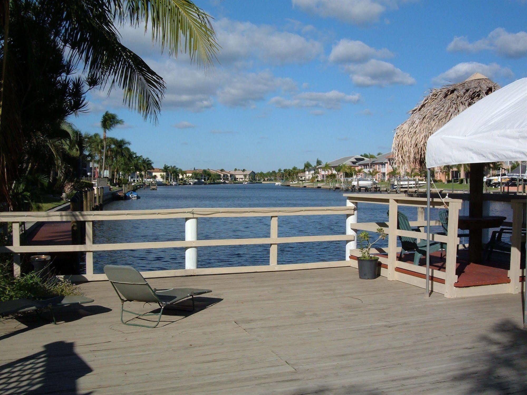 Hideaway Waterfront Resort Cape Coral Exterior foto