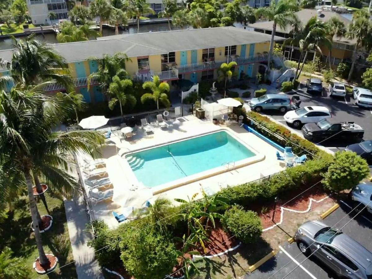 Hideaway Waterfront Resort Cape Coral Exterior foto